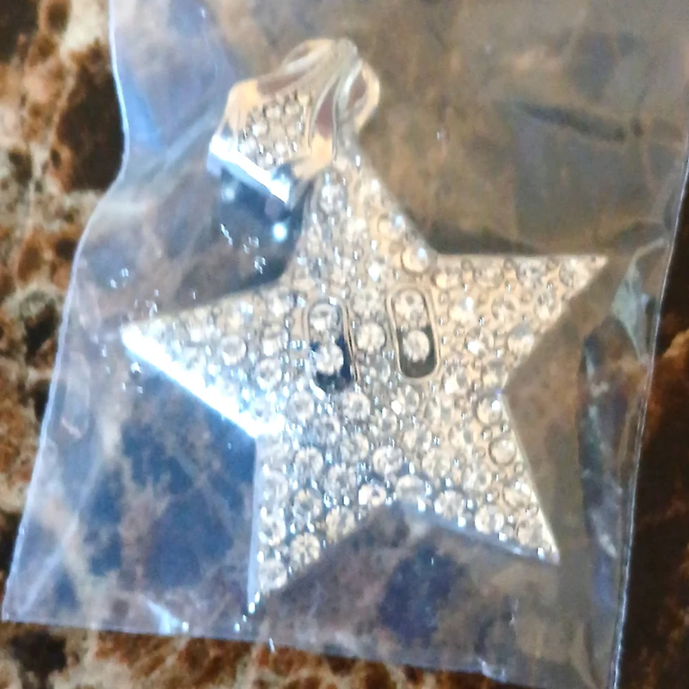 Silver Plated STAR Necklace Pendant - Picture 3 of 3